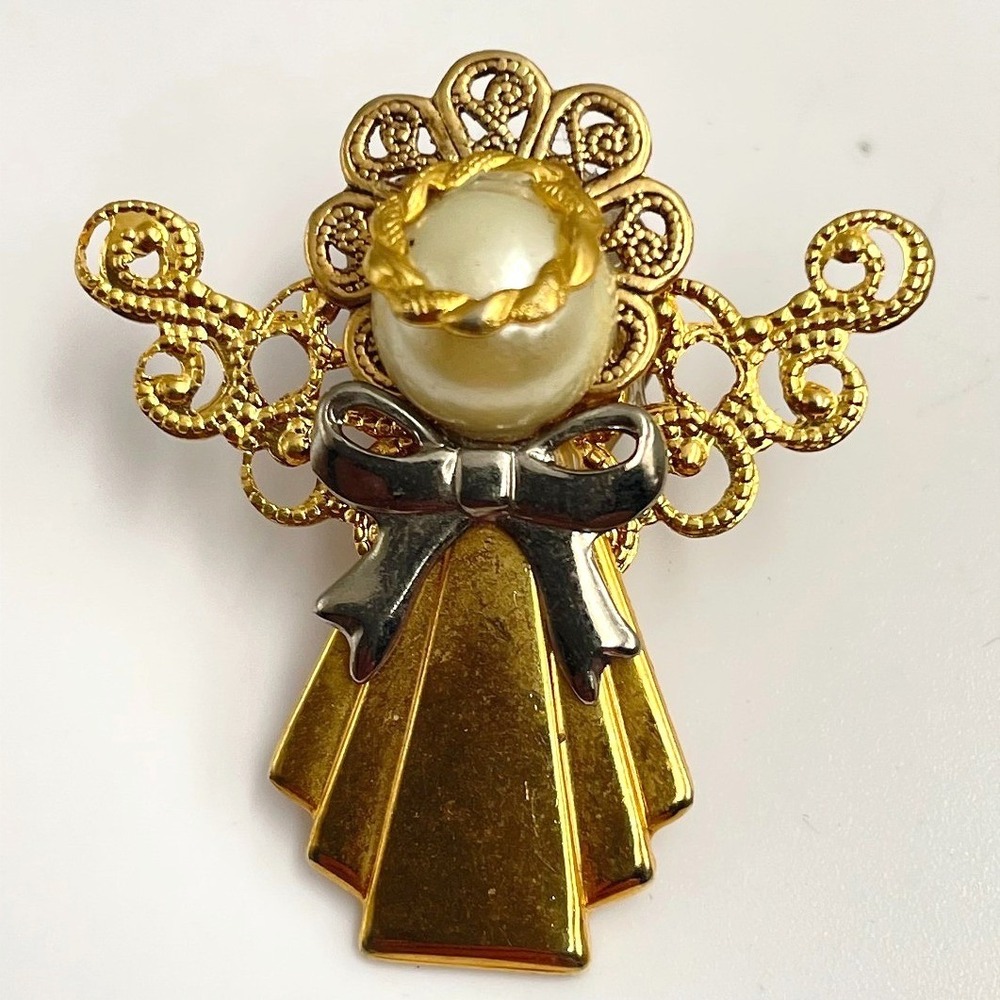 Vintage 90s Gold Tone Angel Faux Pearl Silver Bow Christmas Brooch Pin Jewelry